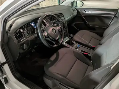 VW Golf 2017 — Compacte fiable à 81'000 km, transmission manuelle — Miniature 10