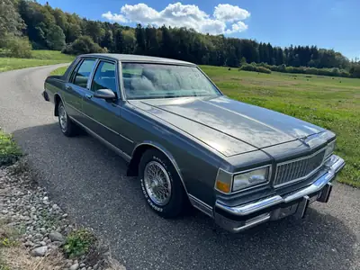 Chevrolet Caprice 1987 — Berline américaine légendaire, 26'500 km seulement — vista esterna