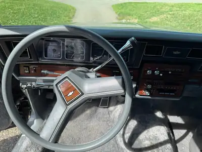 Chevrolet Caprice 1987 — Berline américaine légendaire, 26'500 km seulement — cruscotto