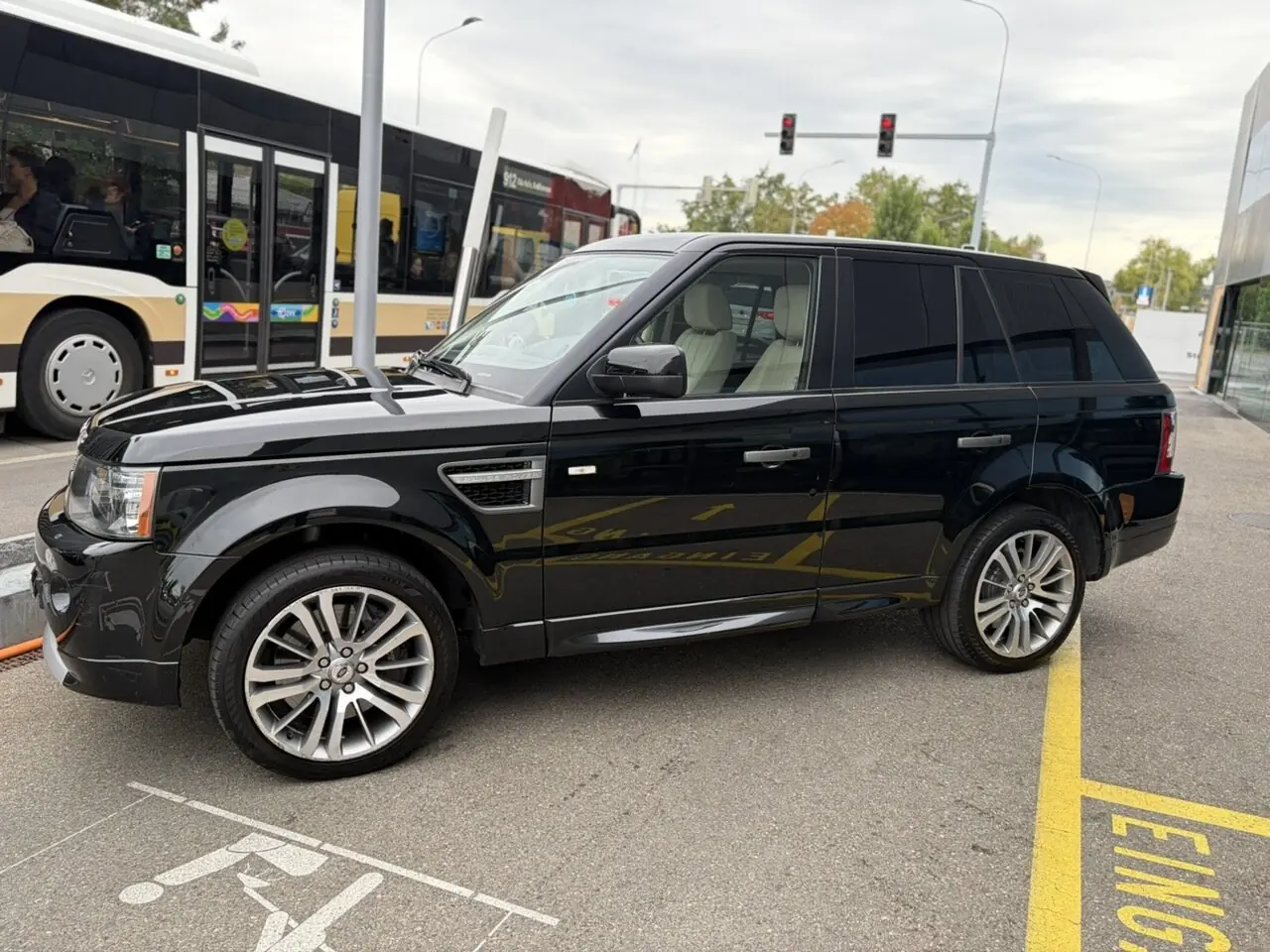 Land Rover Range Rover Sport — SUV premium 510 ch, transmission automatique, 95'000 km