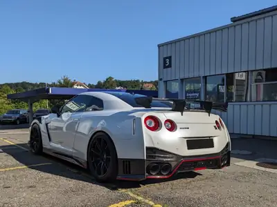 Nissan GT-R 2017 — Supercar légendaire, 720 PS et carbone sport — interior