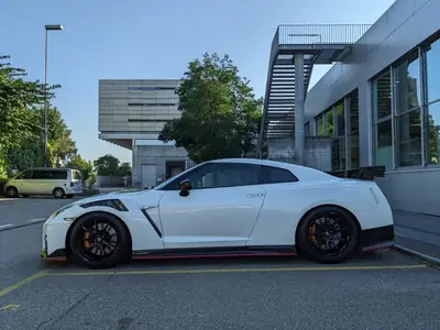 Nissan GT-R 2017 — Supercar légendaire, 720 PS et carbone sport — detail