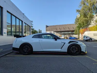 Nissan GT-R 2017 — Supercar légendaire, 720 PS et carbone sport — Thumbnail 7