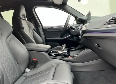 BMW X4 M Competition — 510 ch, performance M et design sportif — vista posteriore