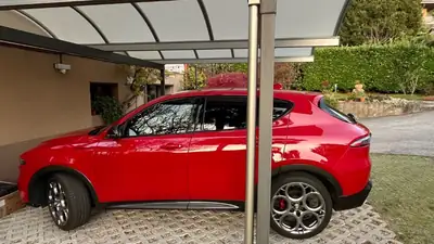 Alfa Romeo Tonale 2022 — SUV compact hybride mild, attelage remorque inclus — Außenansicht