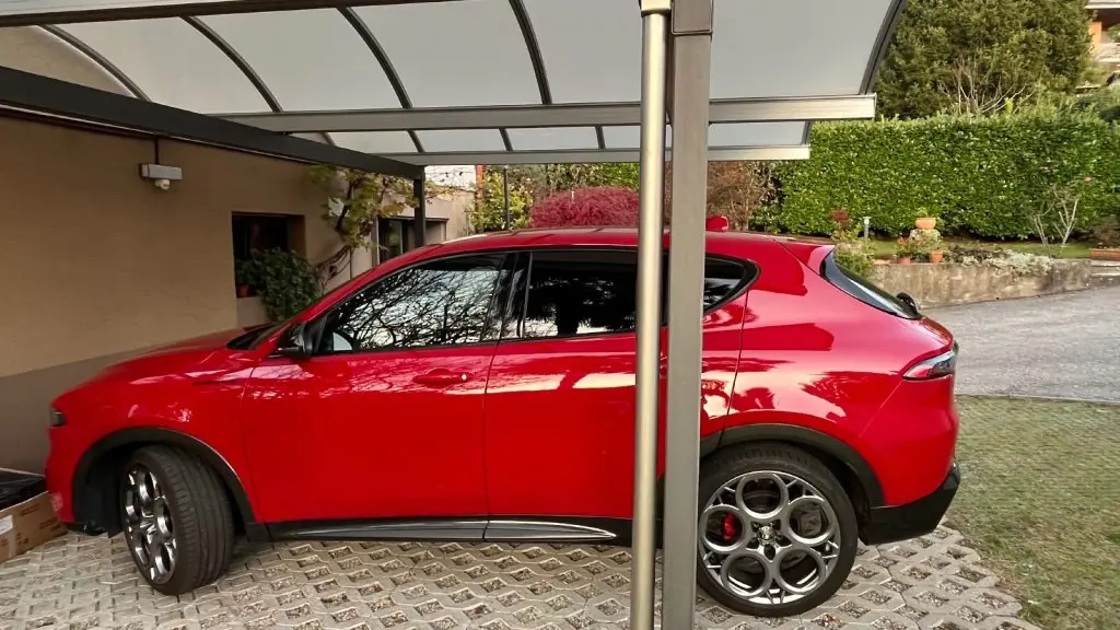 Alfa Romeo Tonale 2022 — SUV compact hybride mild, attelage remorque inclus