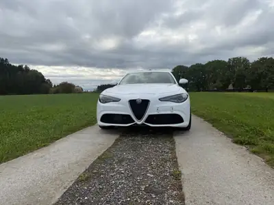 Alfa Romeo Giulia 280 ch — Berline sportive affûtée, entretien impeccable — Außenansicht