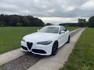 Alfa Romeo Giulia 280 ch — Berline sportive affûtée, entretien impeccable — Seitenansicht