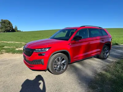 Skoda Kodiaq 2.0 TDI 200 ch — SUV robuste 4×4, transmission DSG, attelage électrique — side view