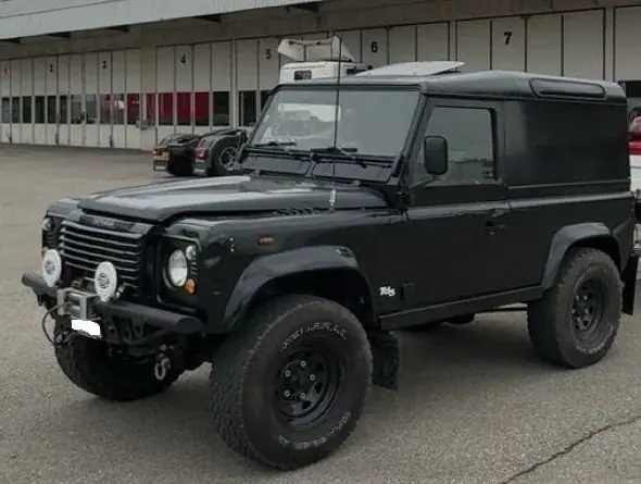 Land Rover Defender 90 TD5 — Légende 4x4 tout-terrain, châssis impeccable