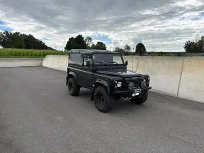Land Rover Defender 90 TD5 — Légende 4x4 tout-terrain, châssis impeccable — side view