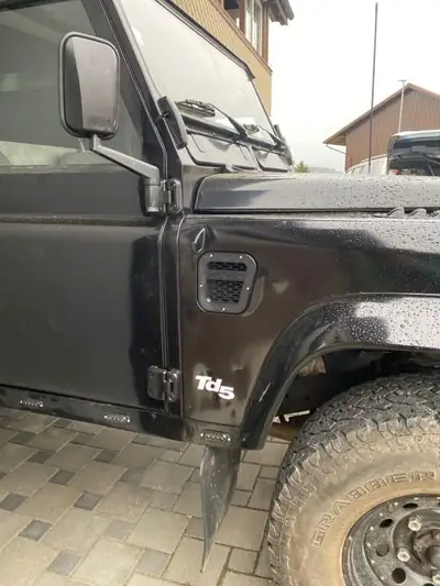 Land Rover Defender 90 TD5 — Légende 4x4 tout-terrain, châssis impeccable — detail