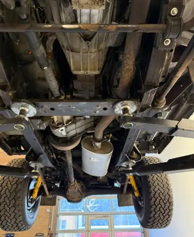 Land Rover Defender 90 TD5 — Légende 4x4 tout-terrain, châssis impeccable — Thumbnail 8