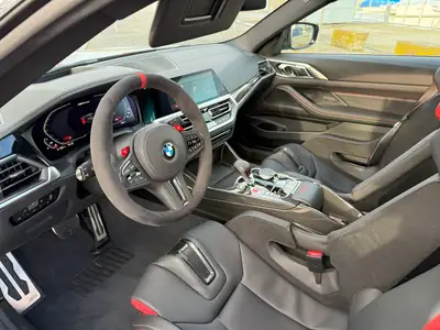 BMW M4 Coupé 2022 — 550 ch, Frozen Brooklyn Grey, kilométrage quasi neuf — Miniatura 8