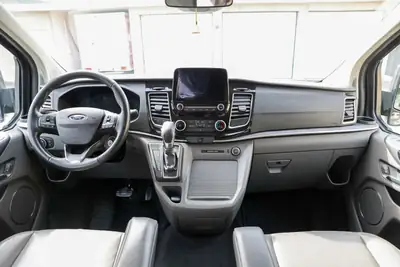 Ford Tourneo Custom — Van aménagé 8 places avec module camping intégré — Innenraum
