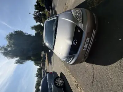 Toyota Corolla 192 ch — Berline sportive entretenue, freins neufs et suspensions révisées — côté