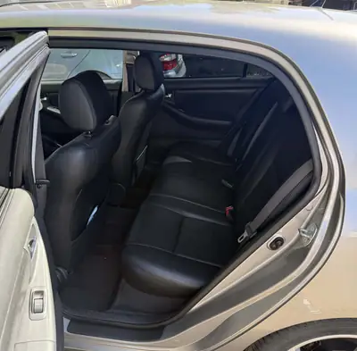 Toyota Corolla 192 ch — Berline sportive entretenue, freins neufs et suspensions révisées — détail