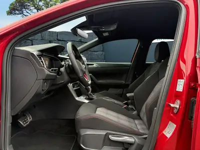 VW Polo 2024 — Dynamique et compacte, moteur essence performant 207 ch — Miniature 7