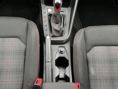 VW Polo 2024 — Dynamique et compacte, moteur essence performant 207 ch — Miniature 16