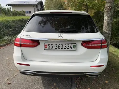 Mercedes-Benz Classe E 200 Break — Berline familiale élégante, entretien complet Mercedes — fianco