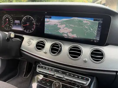 Mercedes-Benz Classe E 200 Break — Berline familiale élégante, entretien complet Mercedes — cruscotto