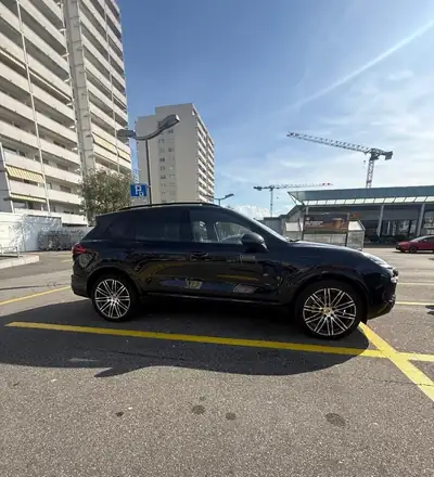 Porsche Cayenne Diesel 2015 — SUV premium robuste, tous terrains, chauffage intégral — vista esterna