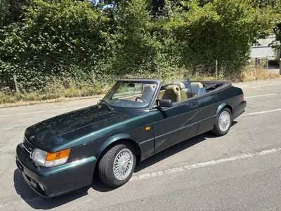 SAAB 900 Cabriolet 1992 — Roadster suédois classique, 170 ch et charme rétro — vue extérieure