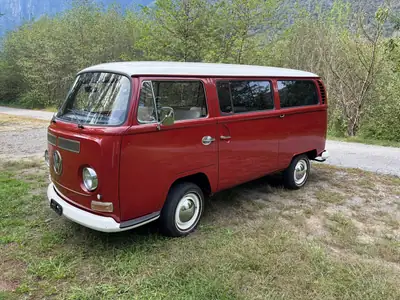 VW T2 1969 — Légende automobile d'époque, van authentique parfaitement restauré — vue extérieure