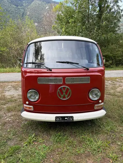 VW T2 1969 — Légende automobile d'époque, van authentique parfaitement restauré — intérieur