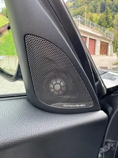 BMW M135 2014 — Berline sportive 319 ch, entretien BMW complet — Miniatur 19