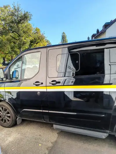Ford Tourneo Custom — Minibus 8 places diesel, spacieux et polyvalent — Seitenansicht