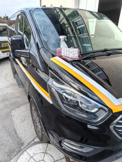 Ford Tourneo Custom — Minibus 8 places diesel, spacieux et polyvalent — Detail