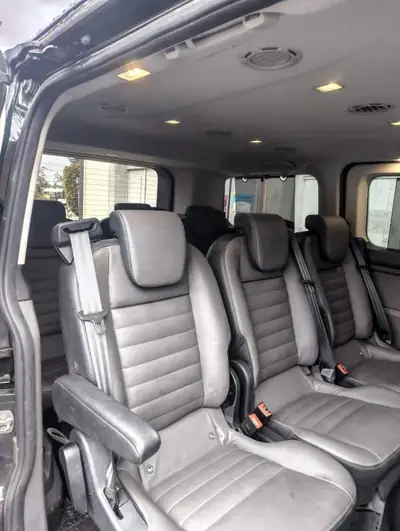 Ford Tourneo Custom — Minibus 8 places diesel, spacieux et polyvalent — Miniatur 8