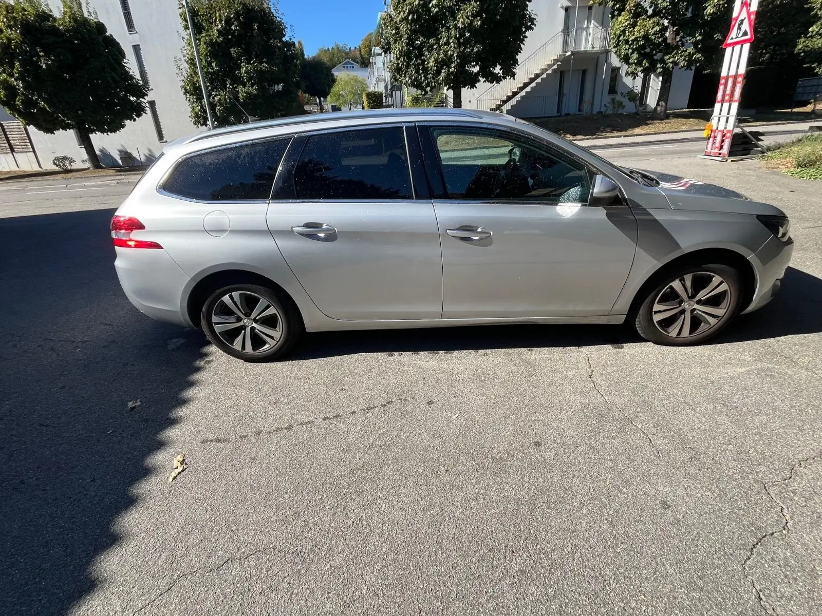 Peugeot 308 Estate 2015 — Break spacieux et fiable, moteur essence efficient