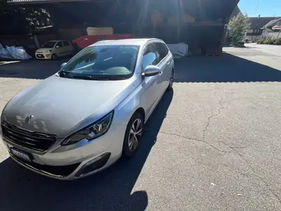 Peugeot 308 Estate 2015 — Break spacieux et fiable, moteur essence efficient — fianco