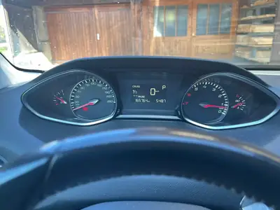 Peugeot 308 Estate 2015 — Break spacieux et fiable, moteur essence efficient — cruscotto