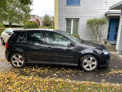 VW Golf 2007 — Berline compacte robuste, 200 ch essence manuelle — arrière
