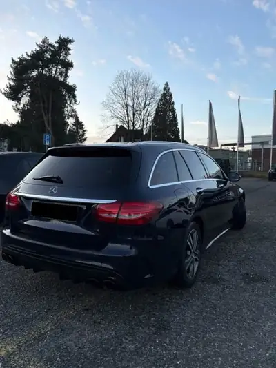 Mercedes-Benz C 250 d 4MATIC — Berline break diesel performante, allradantrieb premium — intérieur