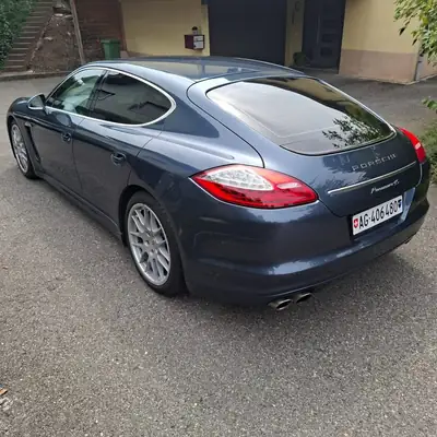 Porsche Panamera 400 ch — Berline sportive d'exception, entretien impeccable — vista posteriore