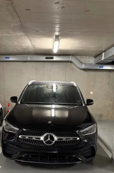 Mercedes-Benz GLA 250 2021 — SUV compact urbain, 52 400 km seulement — côté