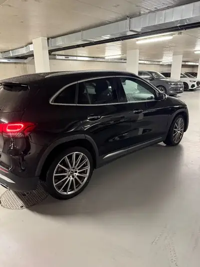 Mercedes-Benz GLA 250 2021 — SUV compact urbain, 52 400 km seulement — intérieur