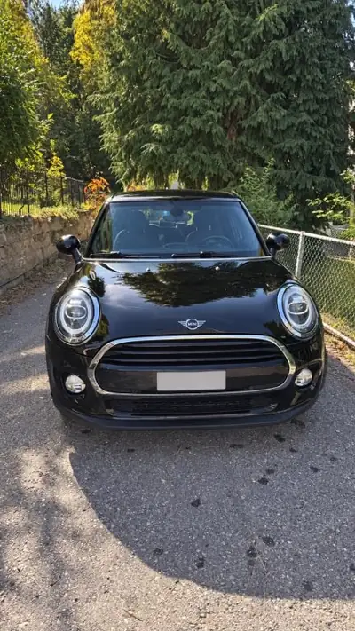 MINI Cooper 5-Portes — Élégance citadine automatique, 129'000 km — Außenansicht