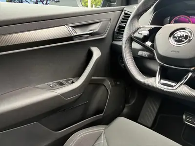 Skoda Karoq 190 ch TSI — SUV polyvalent tout-terrain, technologie premium et faible kilométrage — Miniatura 10