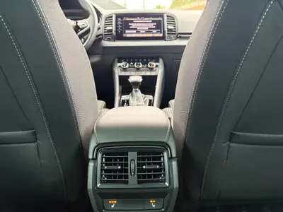 Skoda Karoq 190 ch TSI — SUV polyvalent tout-terrain, technologie premium et faible kilométrage — Miniatura 15
