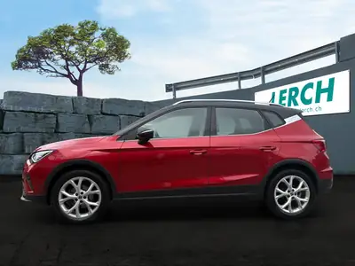 SEAT Arona 2023 — SUV compact rouge pétillant, 16 900 km seulement — interni