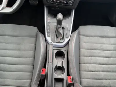 SEAT Arona 2023 — SUV compact rouge pétillant, 16 900 km seulement — Miniatura 8