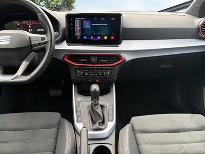 SEAT Arona 2023 — SUV compact rouge pétillant, 16 900 km seulement — Miniatura 14