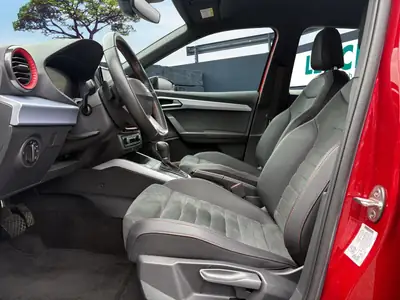 SEAT Arona 2023 — SUV compact rouge pétillant, 16 900 km seulement — Miniatura 15