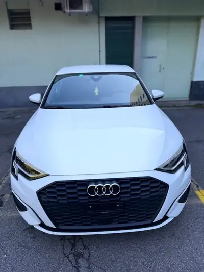 Audi A3 Sedan 2021 — Hybride léger 150 ch, 106'000 km, élégance berline — côté