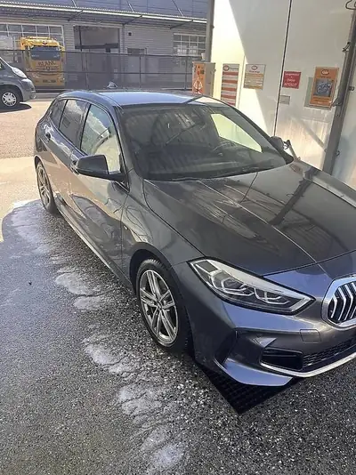 BMW Série 1 — Berline 136 ch essence manuelle, très bon état et économe — Außenansicht